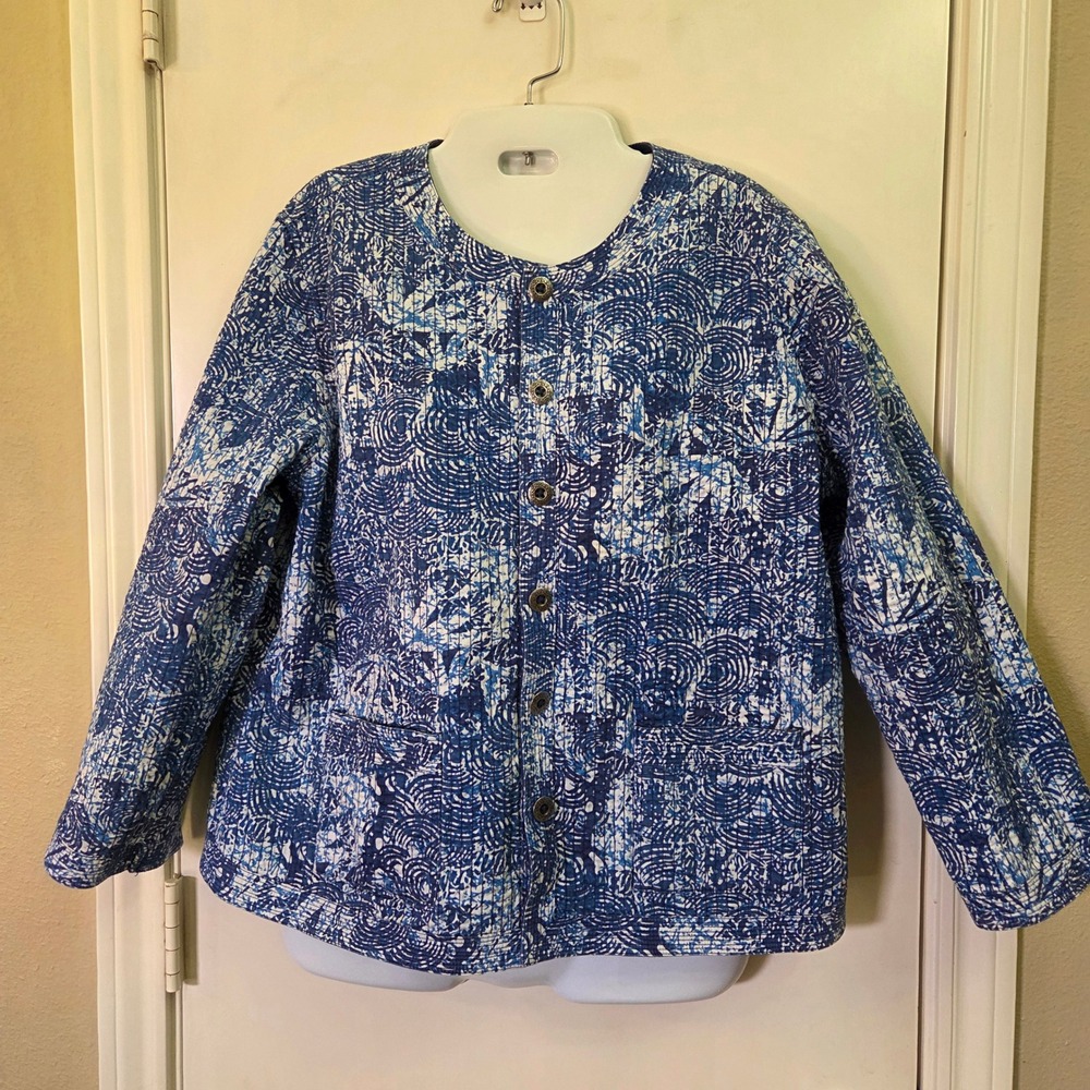 Chicos Reversible Quilted Jacket Navy Blue White Batik Spiral Print Size 2 L